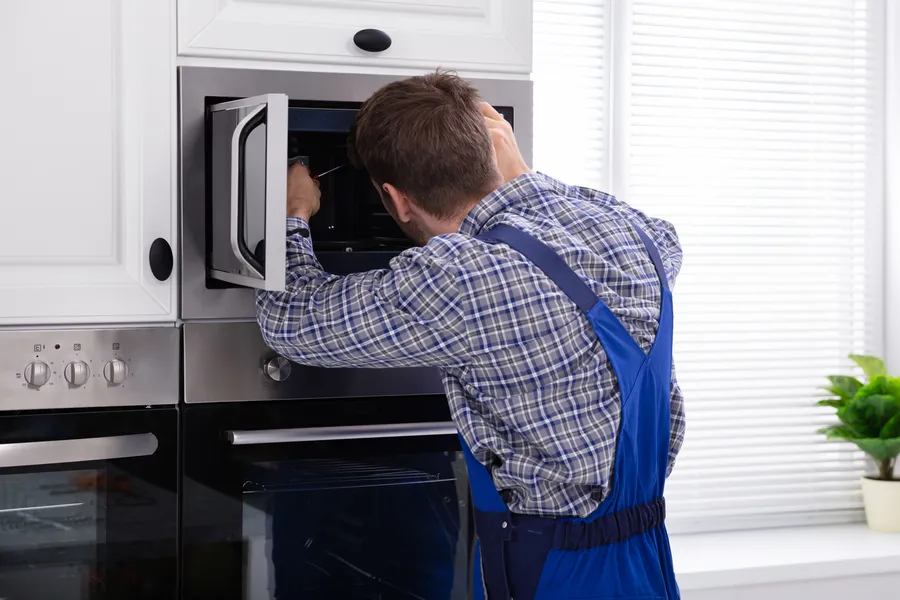 Common Microwave Problems That Require Expert Assistance in Floresville, TX