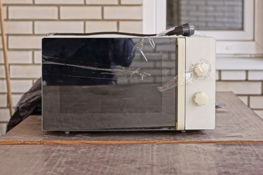 How To Identify Common Microwave Issues And Fix Them Safely in Floresville, TX